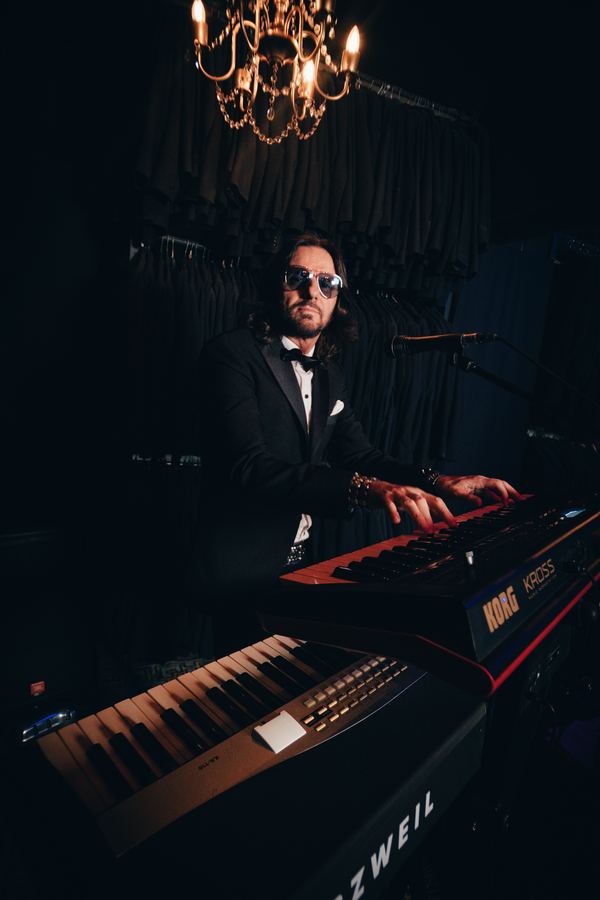 Sergio — teclados y voz